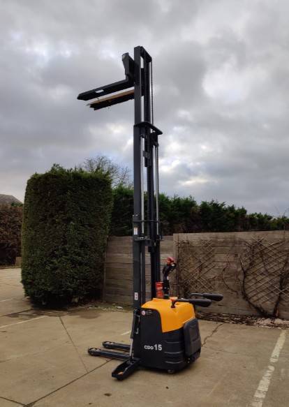 Stacker Nycheki EW15 Electric 2000kg 5.5m New Nycheki EW15 0 image 3