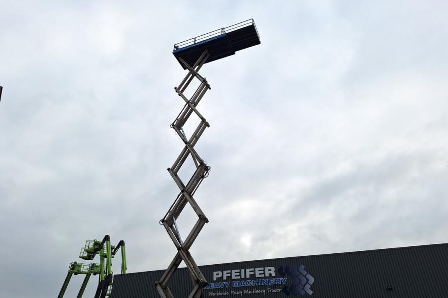 Holland Lift Megastar G-300DL30/S Diesel, 4x4x4 Drive, 33.5m Wo 2003 HOLLAND LIFT - Megastar G-300DL30/S - 90373 Holland l...