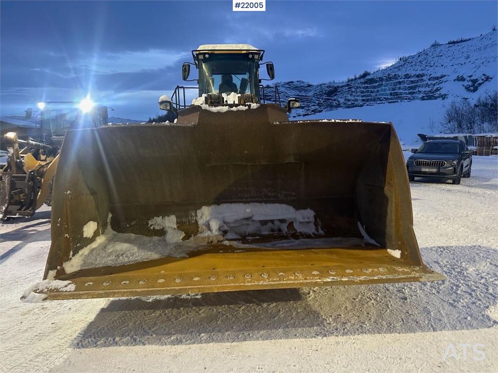 CAT 980M wheel loader w/ bucket. WATCH VIDEO. 2016 22005 980M wheel loader w/ bucket. WATCH VIDEO. 2016 1 Wheel Loaders im...
