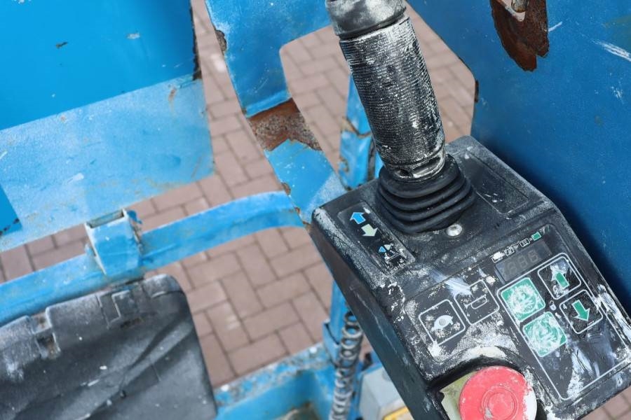 Genie GS2632 Electric, 10m Working Height, Non Marking T 2013 GENIE - GS2632 - 61976 GS2632 Electric, 10m Working Height, ...