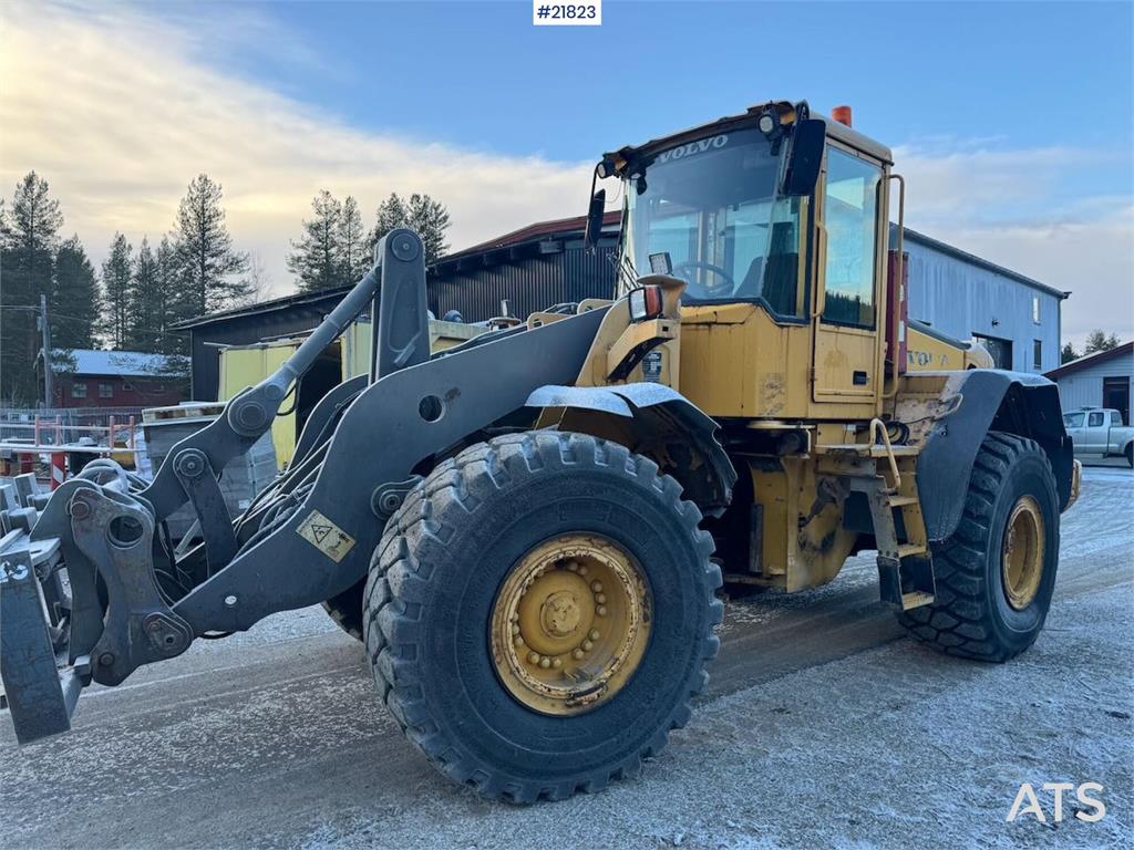 Volvo L110E Wheel Loader with Bucket WATCH VIDEO 2006 21823 L110E Wheel Loader with Bucket WATCH VIDEO 2006 1 Wheel Loader...