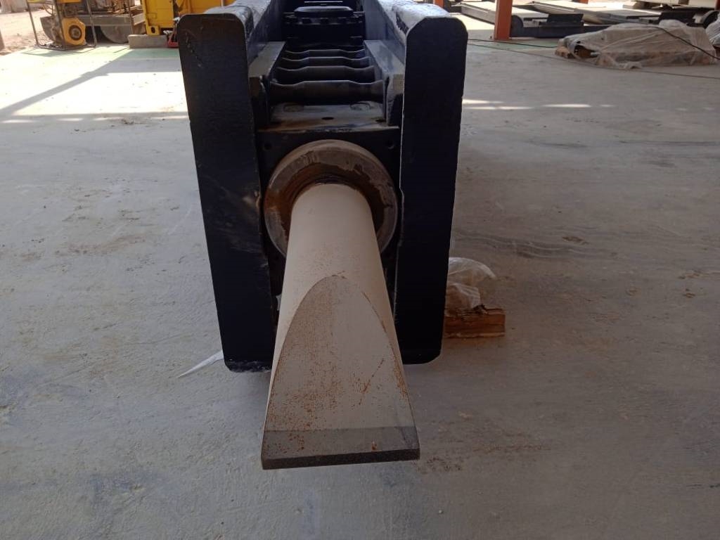 CAT H180GC Hammer (2 pcs available in Abu Dhabi) 2022 ETR-1179 H180GC Hammer (2 pcs available in Abu Dhabi) 2022 1 image 3