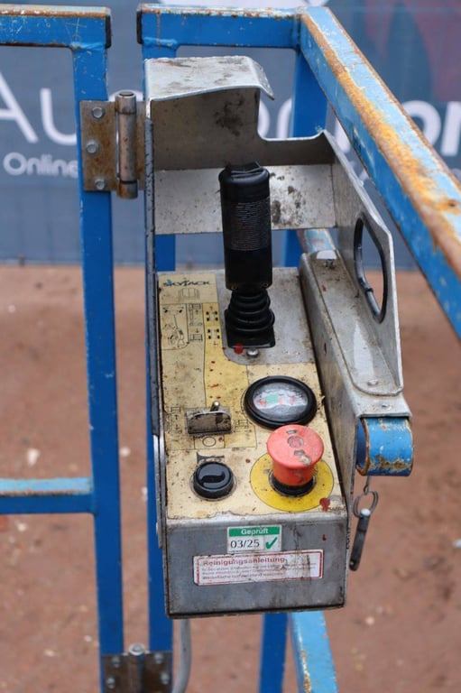 SkyJack SJ12 Electric Mast Lift 5.66m 2015 2015 SJ12 2015 1 image 14