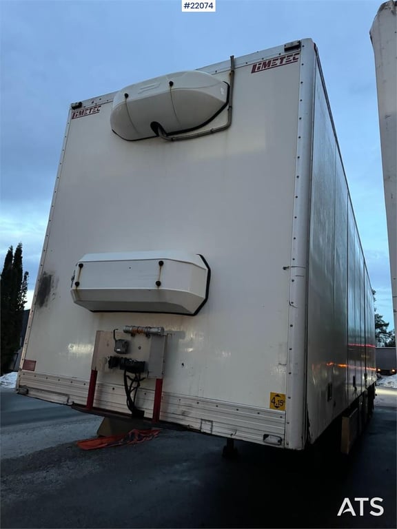 Limetec semi-trailer with full side opening. 2008 22074 Limetec semi-trailer with full side opening. 2008 1 Box semi-trail...