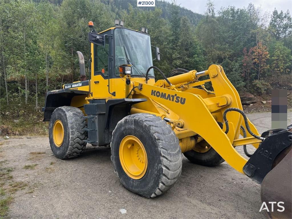 Komatsu WA320-3H wheel loader w/ bucket WATCH VIDEO 1998 21300 WA320-3H wheel loader w/ bucket WATCH VIDEO 1998 1 Wheel Lo...