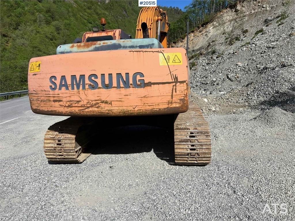 Samsung se210 LC3 Excavator w/ toothed bucket. WATCH THE V 1999 20515 se210 LC3 Excavator w/ toothed bucket. WATCH THE V 1...