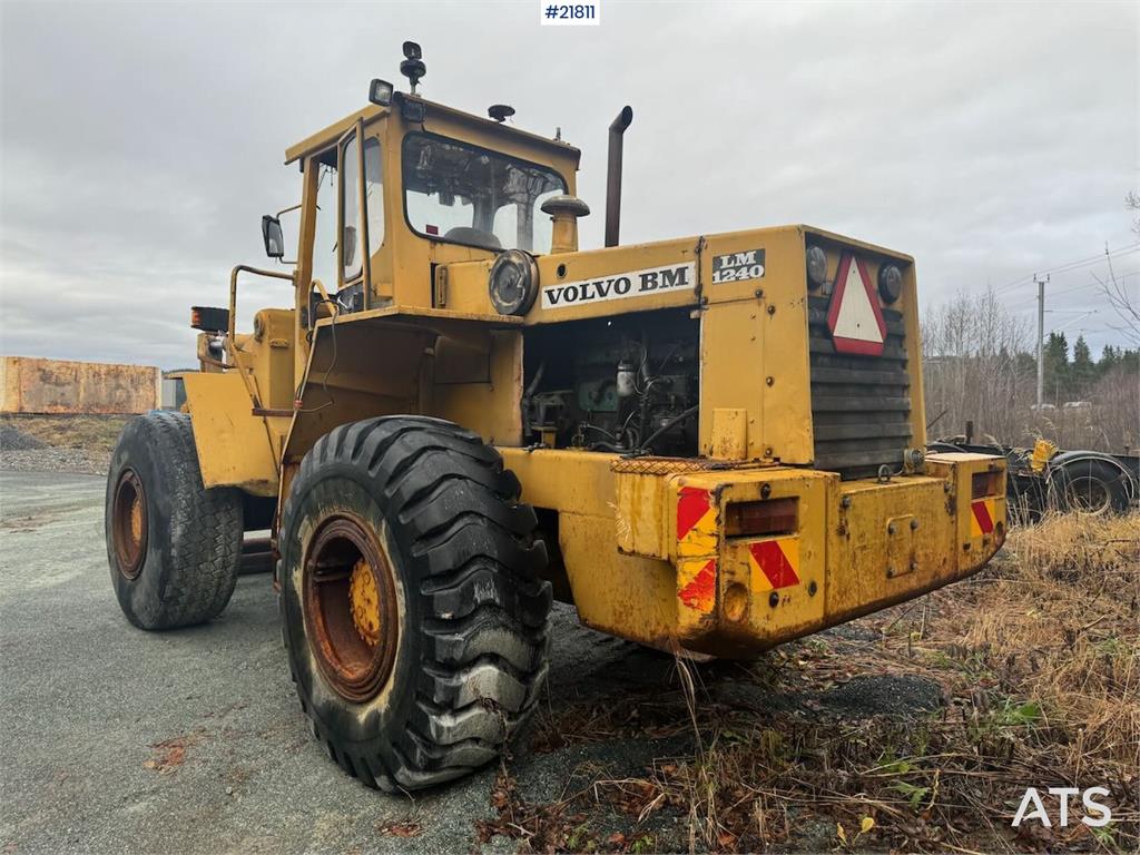 Volvo LM1240 wheel loader. WATCH VIDEO 1975 21811 LM1240 wheel loader. WATCH VIDEO 1975 1 Wheel Loaders image 7