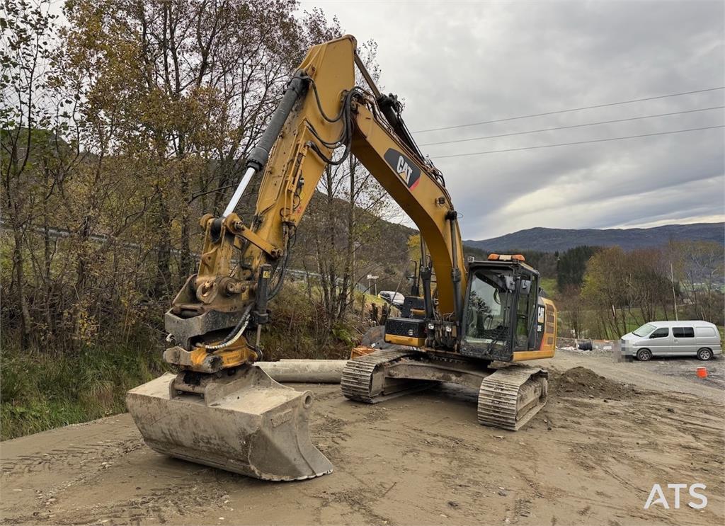 CAT 324 E 2012 22119 324 E 2012 1 Crawler Excavators image 3
