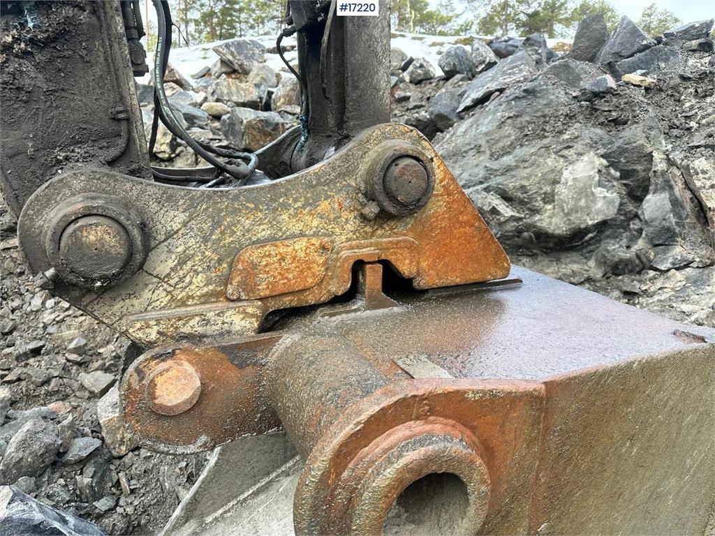 Volvo EC360 BLC Tracked excavator w/ digging bucket and 2004 17220 EC360 BLC Tracked excavator w/ digging bucket and 2004 ...
