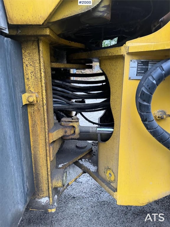 Komatsu WA320-3H wheel loader w/ bucket WATCH VIDEO 1998 21300 WA320-3H wheel loader w/ bucket WATCH VIDEO 1998 1 Wheel Lo...