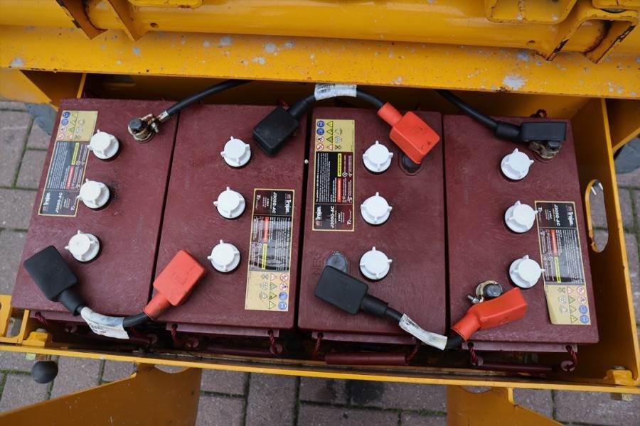 Haulotte Compact 10 Electric, 10m Working Height, 450kg Cap 2011 HAULOTTE - Compact 10 - 61855 Compact 10 Electric, 10m Wo...