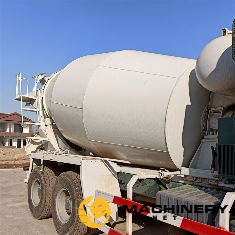 HOWO Mixer Truck 371hp 6x4 Good Quality Hot Sale Mixer Truck 371hp 6x4 2022 1 image 5