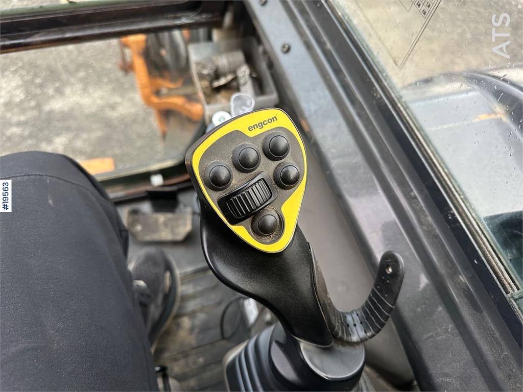 CASE CX50B excavator w/rototilt, hammer, grapple and 3 2014 19563 CX50B excavator w/rototilt, hammer, grapple and 3 2014 1...