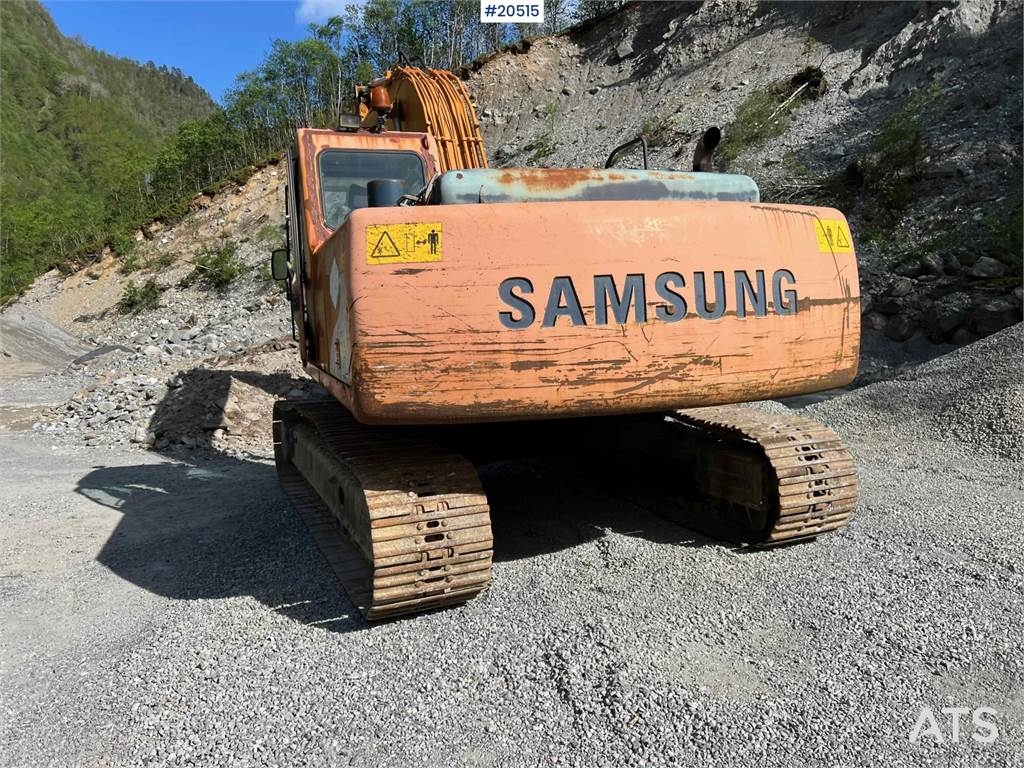 Samsung se210 LC3 Excavator w/ toothed bucket. WATCH THE V 1999 20515 se210 LC3 Excavator w/ toothed bucket. WATCH THE V 1...