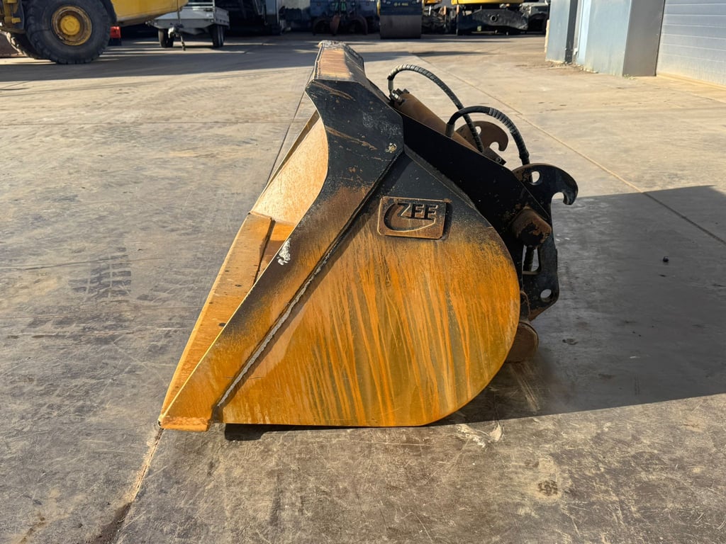 ZFE Side-Tilting bucket for CAT 908 SW 2023 70001912 ZFE Side-Tilting bucket for CAT 908 SW 2023 1 image 2