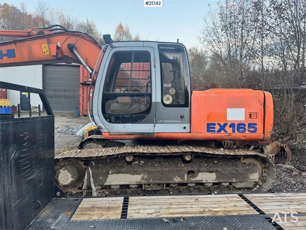 Hitachi EX165 Tracked Excavator with 2 Buckets 1998 21742 EX165 Tracked Excavator with 2 Buckets 1998 1 Crawler Excavators...