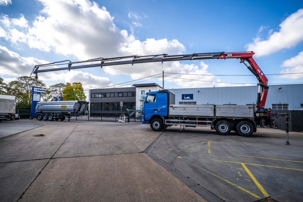 VOLVO FH 12-340 - HMF 2420 K6 (2012) 1997 E64067 FH 12-340 - HMF 2420 K6 (2012) 1997 1 image 4