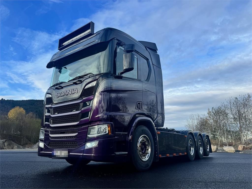 Scania R580 Tridem Hooklift w/ Crane hydraulics. Freshly 2018 21741 R580 Tridem Hooklift w/ Crane hydraulics. Freshly 2018...