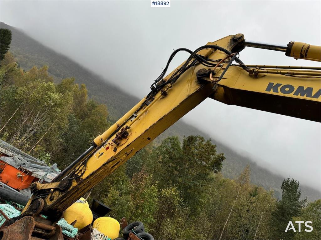 Komatsu PC240LC-6K Crawler Excavator w/ Digging Bucket. 2001 18892 PC240LC-6K Crawler Excavator w/ Digging Bucket. 2001 1 ...