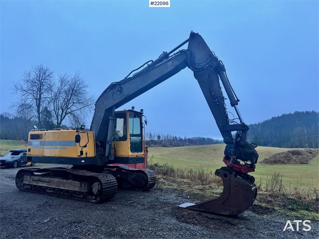 Volvo EC200 crawler excavator with rototilt and narrow b 1998 22096 EC200 crawler excavator with rototilt and narrow b 199...