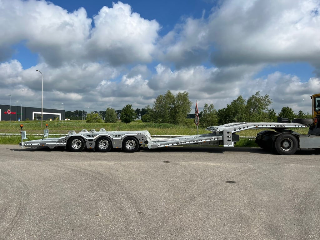 VEGA Trailer PROMAX 3 axle trucktransporter direct rijden!!!!!!!!!!! 2024 00032298 VEGA Trailer PROMAX 3 axle trucktranspo...