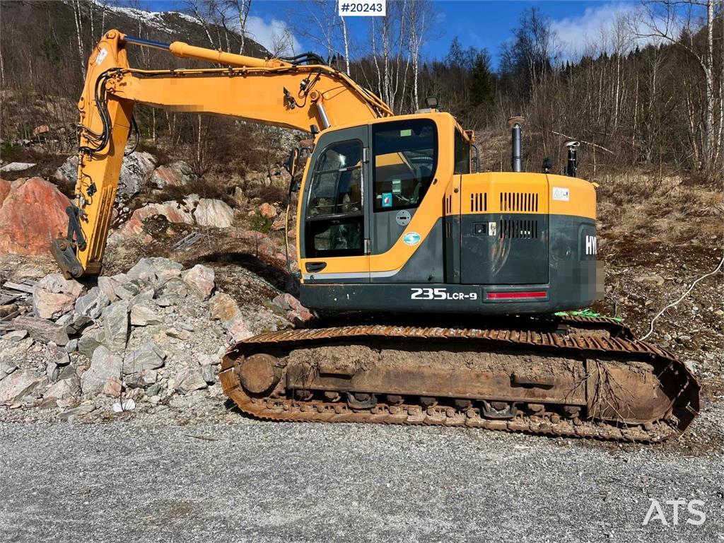 Hyundai Robex 235 LCR-9 w/ Excavator bucket and gps 2012 20243 Robex 235 LCR-9 w/ Excavator bucket and gps 2012 1 Crawler ...