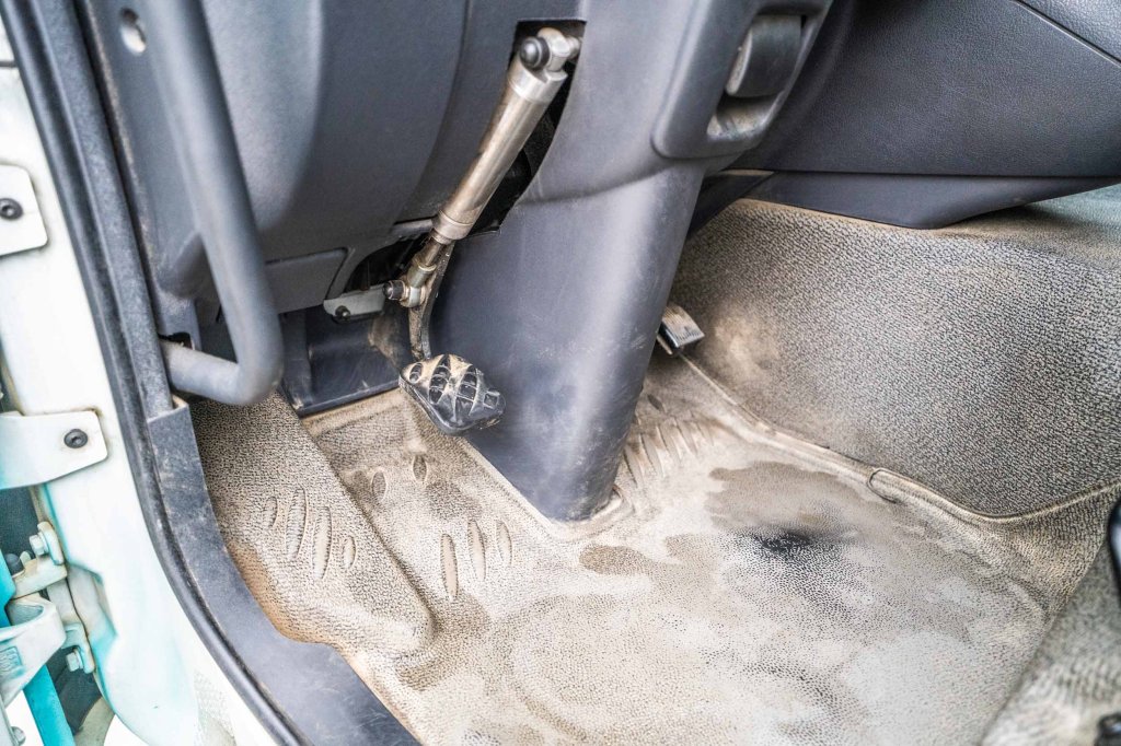 RENAULT MIDLUM 270 DXI + MAGYAR ALU 11000L+5COMP. 2007 E64987 Renault MIDLUM 270 DXI + MAGYAR ALU 11000L+5COMP. 2007 1 ima...