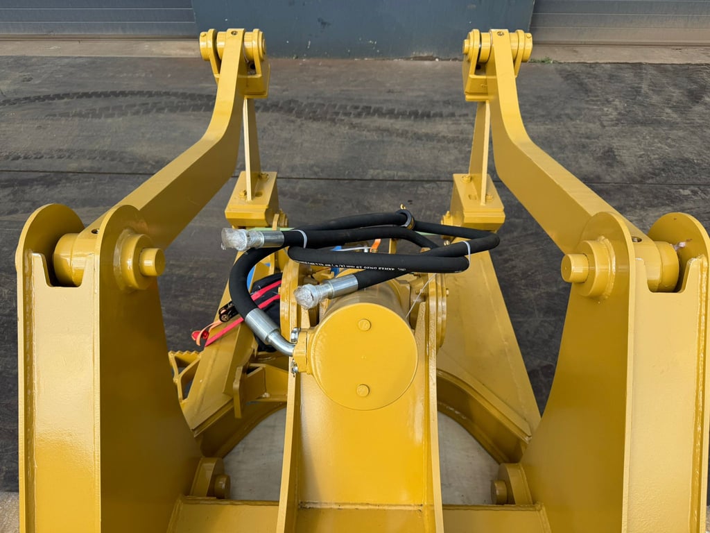 Caterpillar D6 New Gen Ripper with 1 Cylinder 2026 00033773 D6 New Gen Ripper with 1 Cylinder 2026 0 image 7