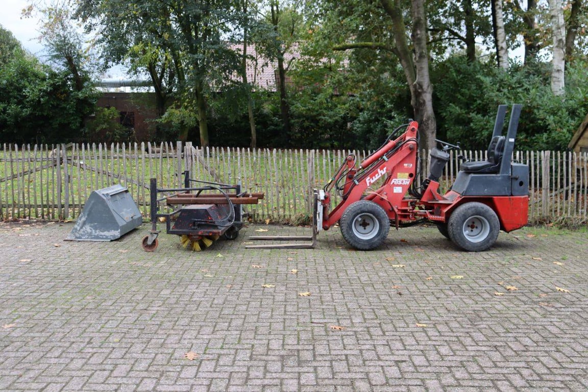 Articulated loader Fuchs F853H Diesel 21kW 2004 2004 Fuchs F853H 2004 1 image 2