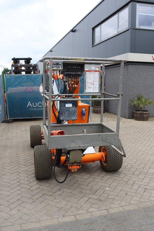 Nifty HR12 NE Electric 12.2m Articulated Boom Lift 2009 2009 Nifty HR12 NE 2009 1 image 7