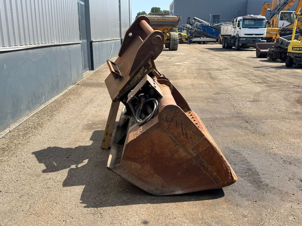 Lehnhoff Tilting Bucket ngt4-2400 Lehnhoff MS25 70001823 Lehnhoff Tilting Bucket ngt4-2400 Lehnhoff MS25 1 image 7