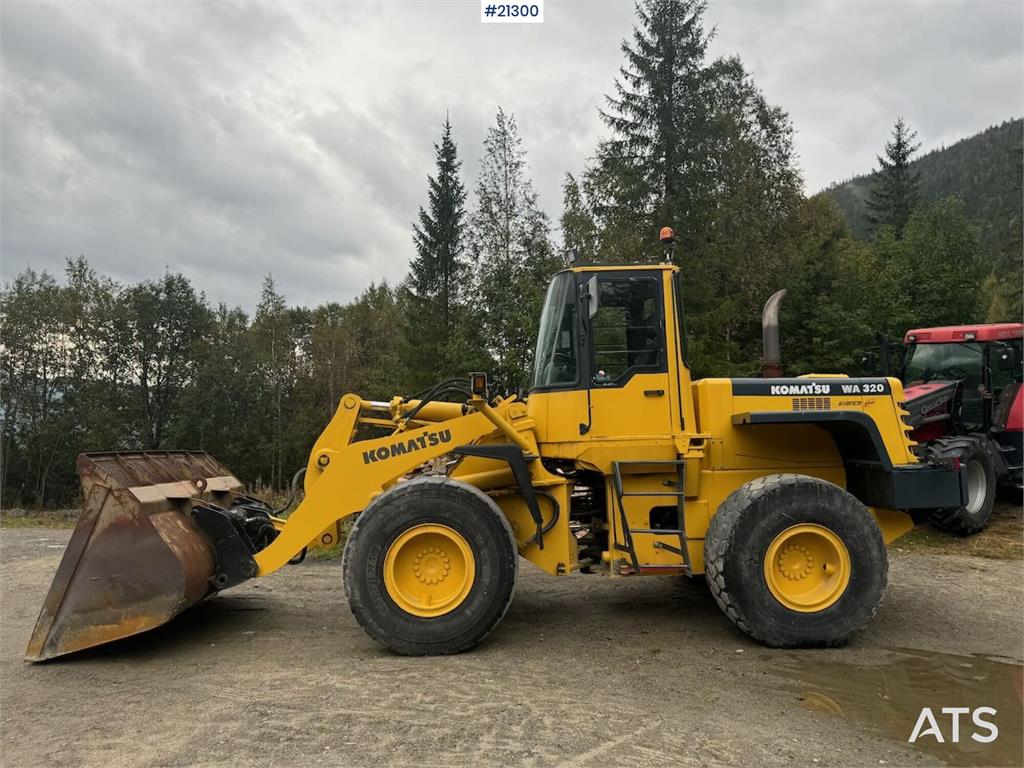 Komatsu WA320-3H wheel loader w/ bucket WATCH VIDEO 1998 21300 WA320-3H wheel loader w/ bucket WATCH VIDEO 1998 1 Wheel Lo...