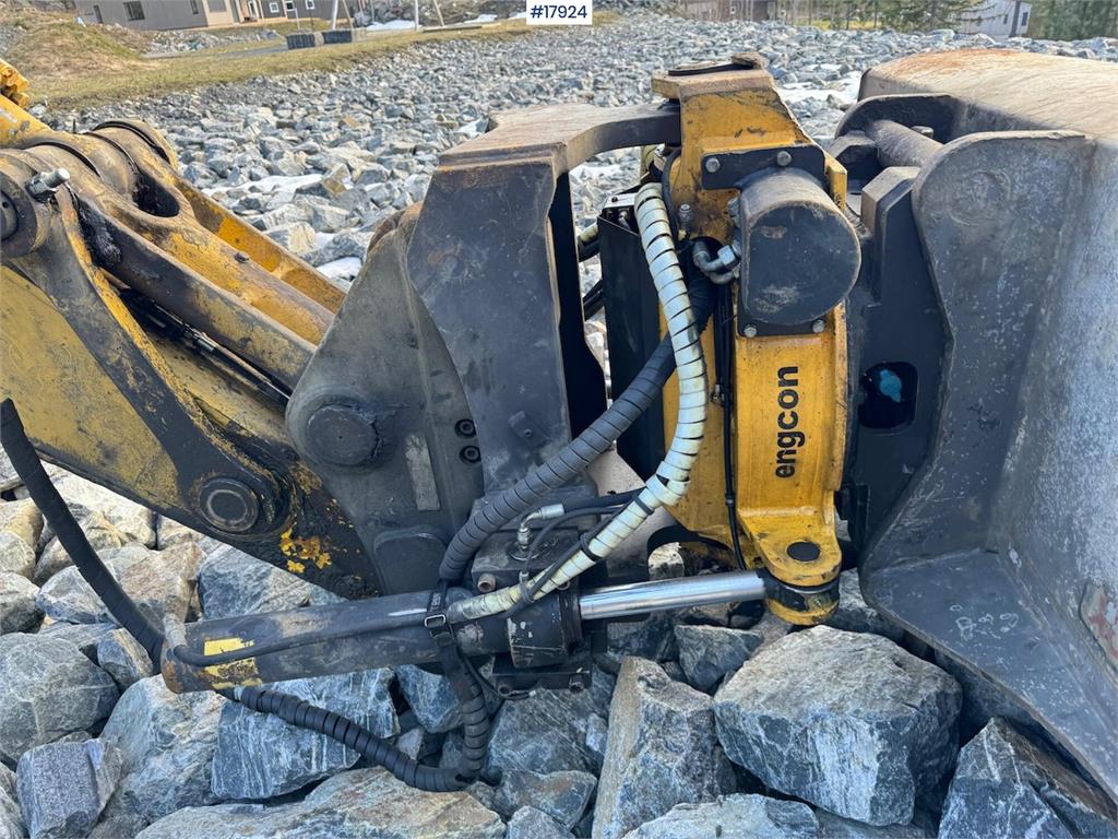 Komatsu PC240LC-10 crawler excavator w/ sanding bucket and 2014 17924 PC240LC-10 crawler excavator w/ sanding bucket and 2...