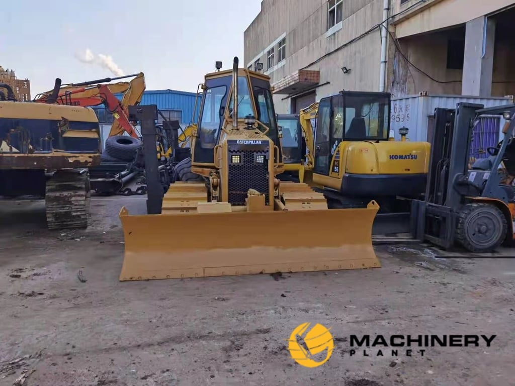 D4G Caterpillar Used Bulldozer good price D4G 2017 1 Dozers image 6