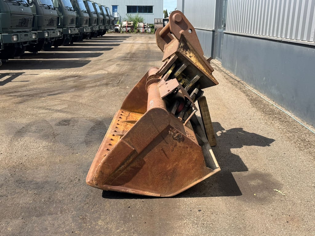 Lehnhoff Tilting Bucket ngt4-2400 Lehnhoff MS25 70001823 Lehnhoff Tilting Bucket ngt4-2400 Lehnhoff MS25 1 image 3
