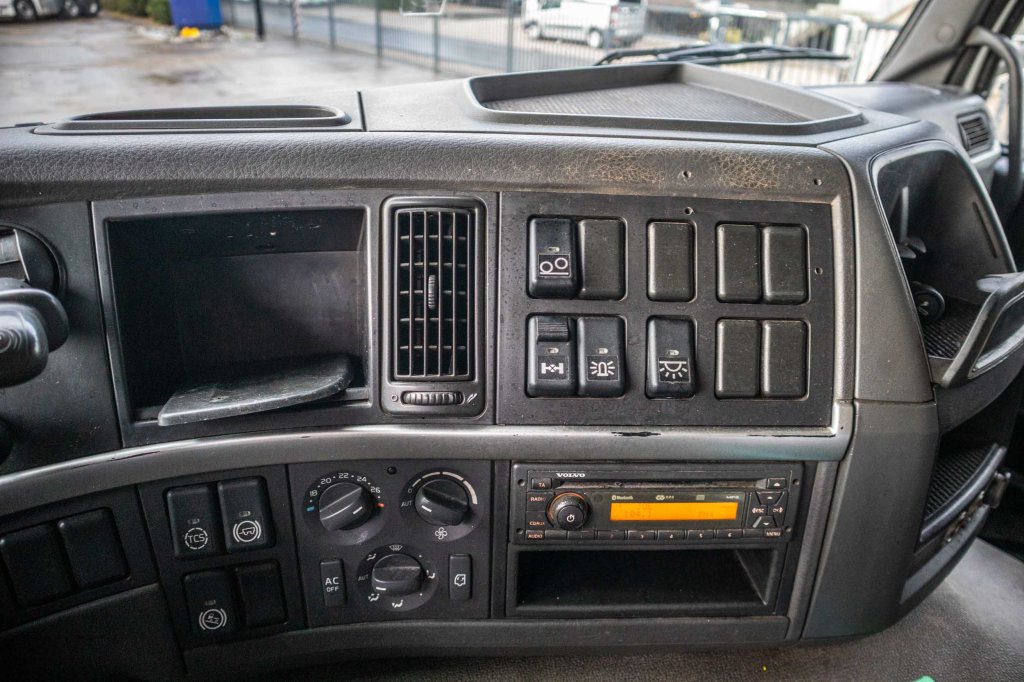 VOLVO FM 330-6x2-E5+10 pneus/tires+intarder 2010 E62660 FM 330-6x2-E5+10 pneus/tires+intarder 2010 1 image 11