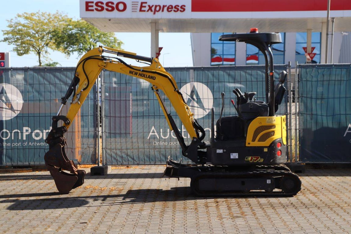 Mini excavator New Holland E17C Diesel 2021 2021 E17C 2021 1 image 2