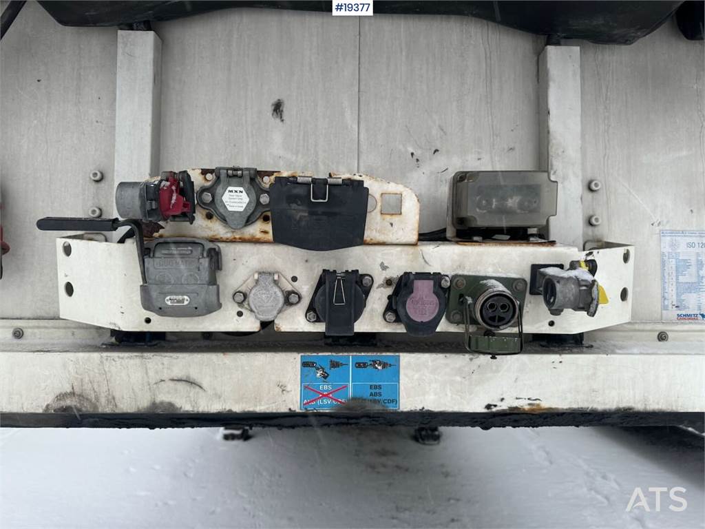 Schmitz Cargobull closed semi trailer w/ refrigerator/freezer unit 2016 19377 Schmitz Cargobull closed semi trailer w/ ref...