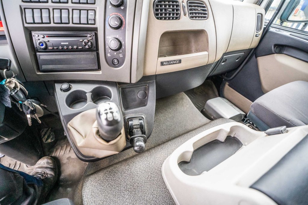 RENAULT MIDLUM 270 DXI + MAGYAR ALU 11000L+5COMP. 2007 E64987 Renault MIDLUM 270 DXI + MAGYAR ALU 11000L+5COMP. 2007 1 ima...