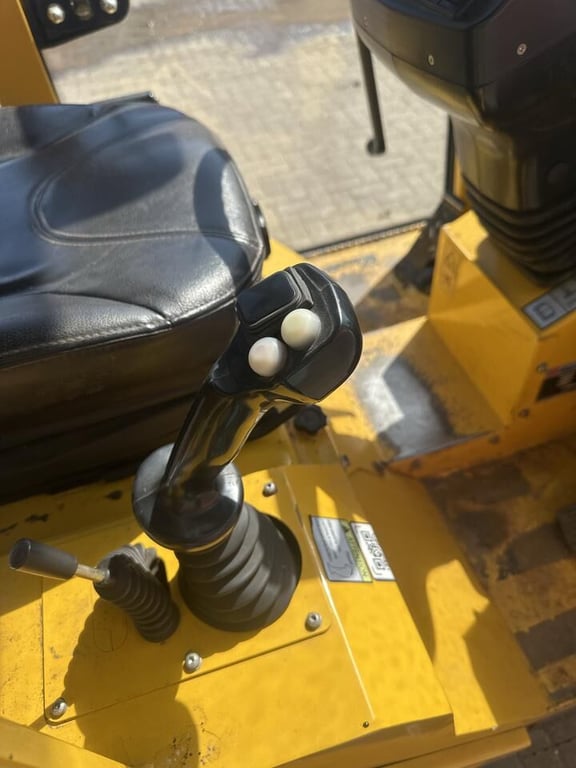 Eurotrac W13 CF 2020 12206 Eurotrac W13 CF 2020 1 image 9