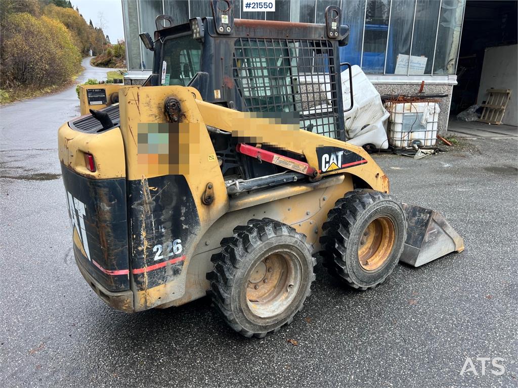 CAT 226 2003 21550 226 2003 1 image 8