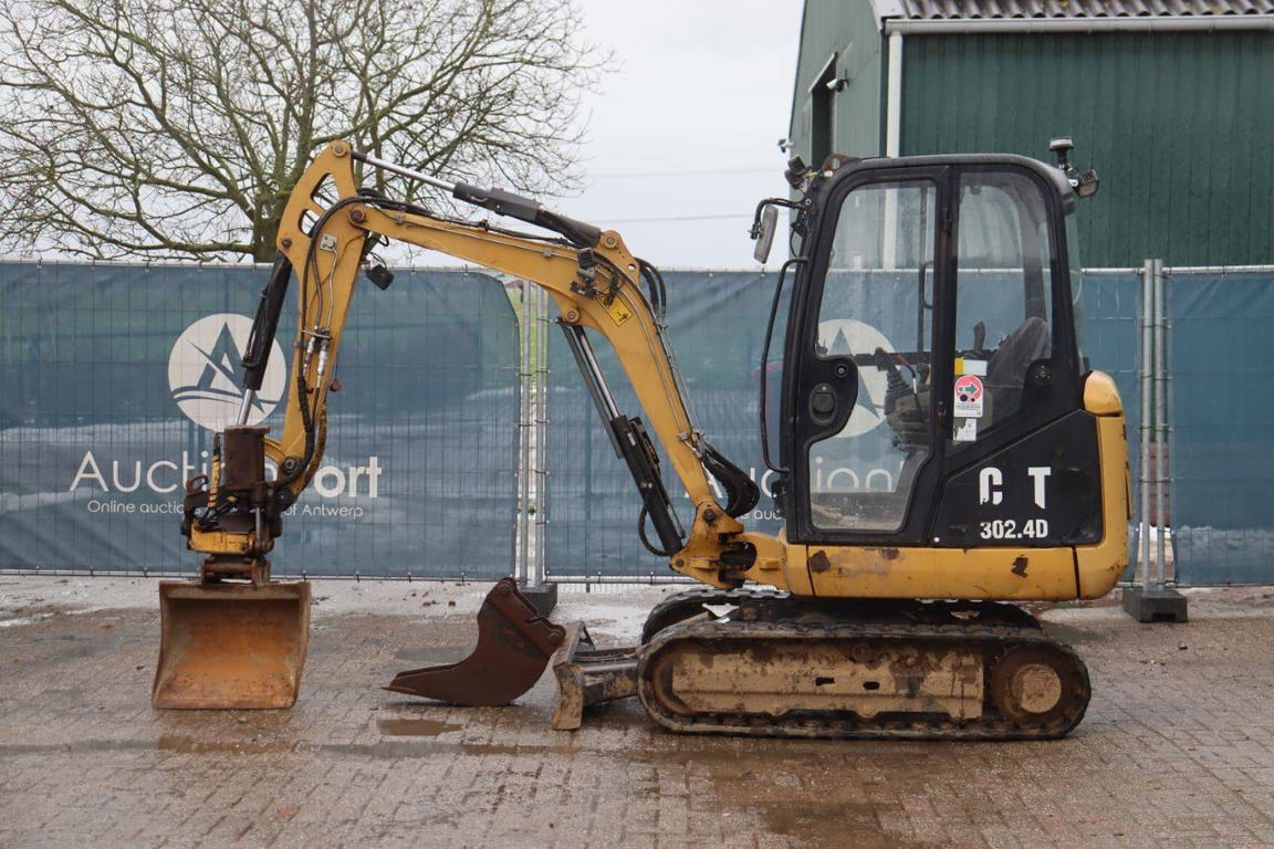Mini excavator Caterpillar 302.4D Diesel 13kW 2016 2016 302.4D 2016 1 image 2