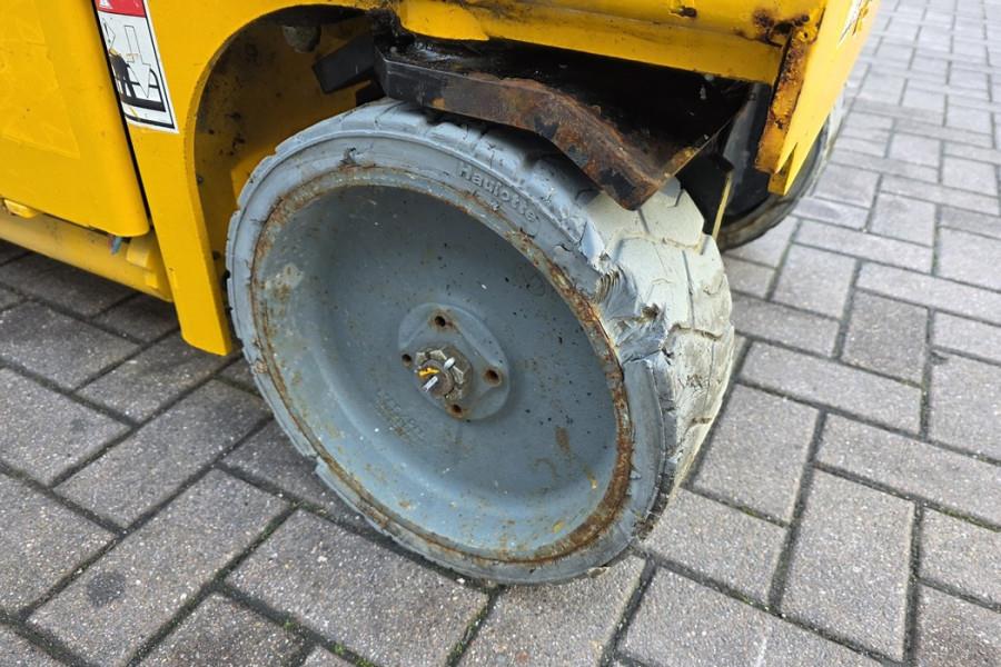 Haulotte Compact 8 Electric, 8.2m Working Height, 350kg Cap 2011 HAULOTTE - Compact 8 - 61869 Compact 8 Electric, 8.2m Wor...