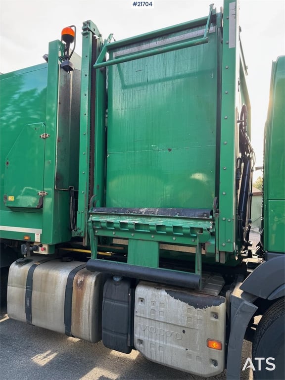 Volvo FM410 2-Chamber Refuse Truck. 2017 21704 FM410 2-Chamber Refuse Truck. 2017 1 image 3