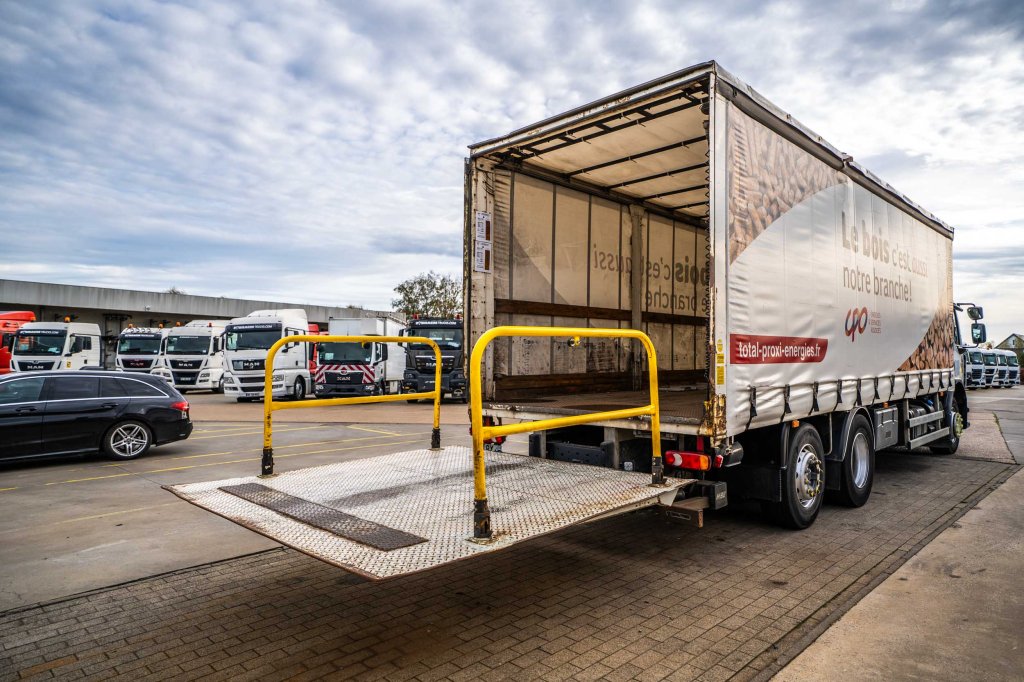 RENAULT PREMIUM 310 6X2 + Palfinger 2.5T 2011 E64749 Renault PREMIUM 310 6X2 + Palfinger 2.5T 2011 1 image 7