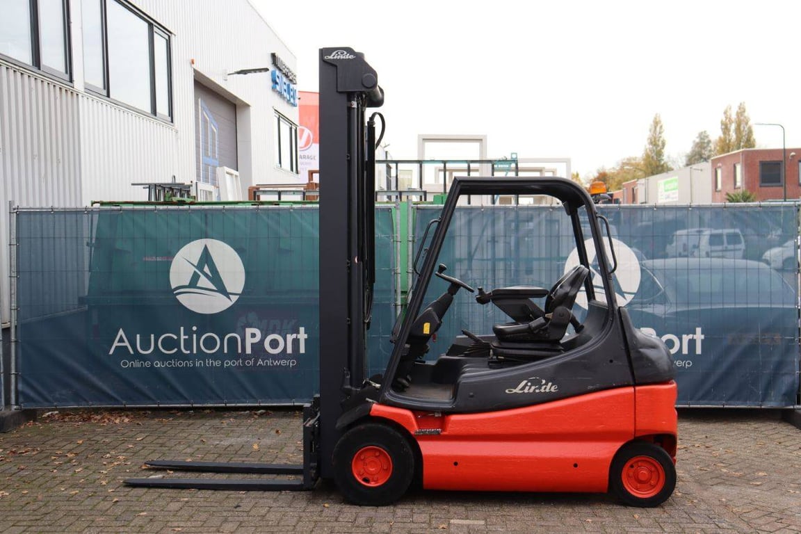 Heftruck Linde E25-02 Elektrisch 2500kg 2002 2002 E25-02 2002 1 Forklift image 2