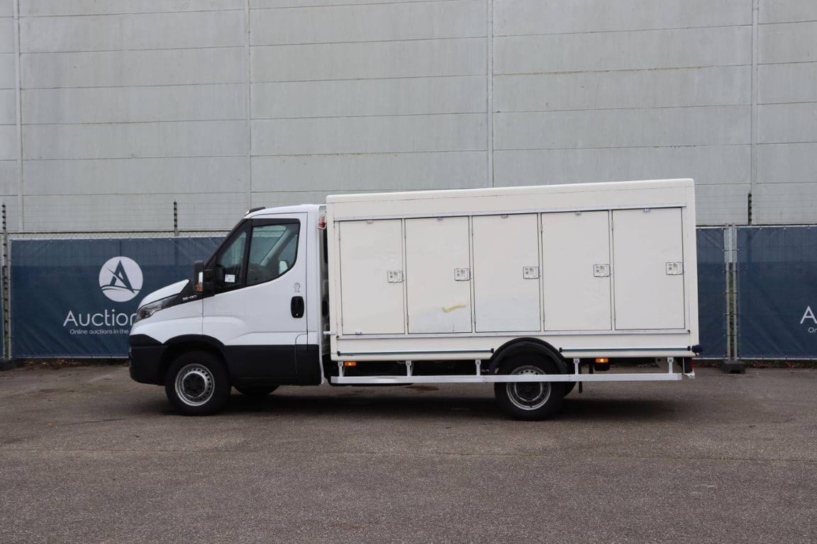 Iveco 35S13 Diesel Box Truck 2016 2016 35S13 2016 1 image 3