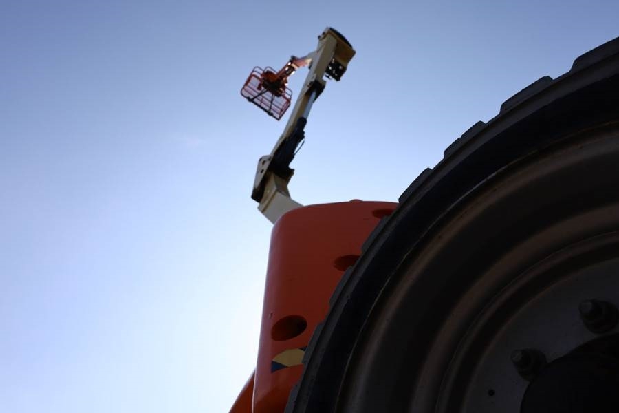 JLG E450AJ Electric, 16m Working Height, 7.2m Reach, 2 2013 JLG - E450AJ - 90067 E450AJ Electric, 16m Working Height, 7.2m...