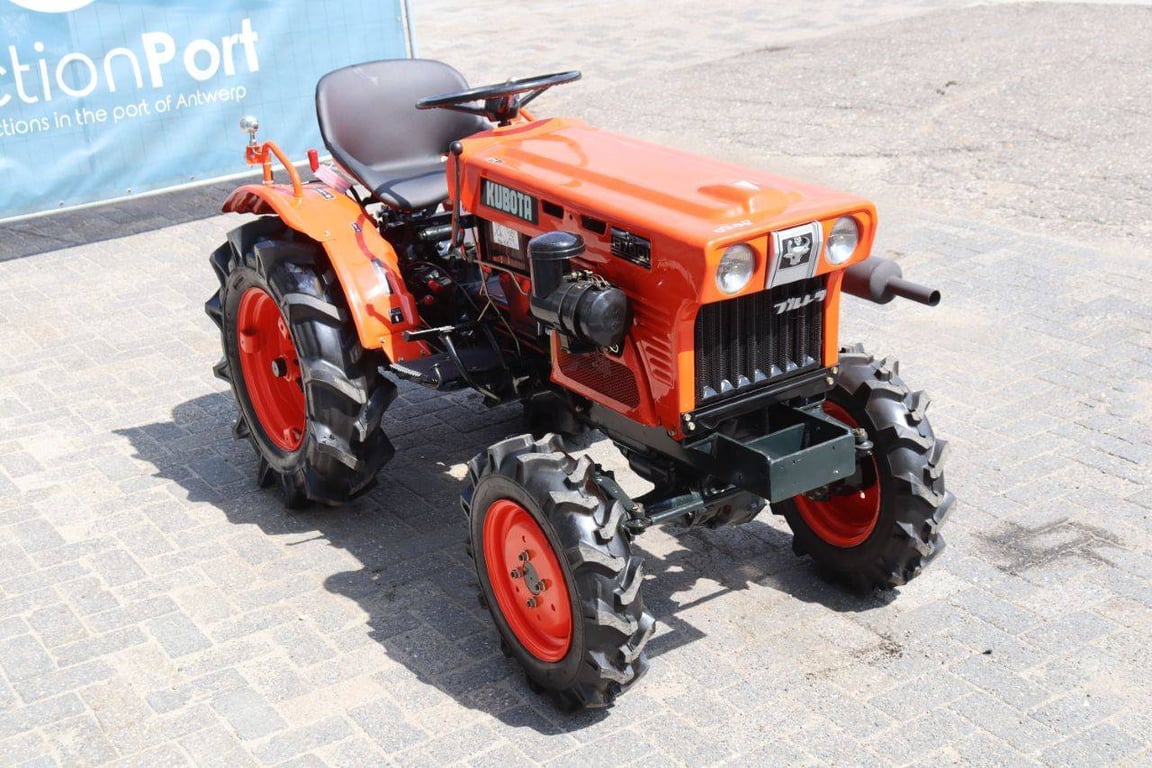 Mini tractor Kubota B7001 Diesel B7001 1 image 13