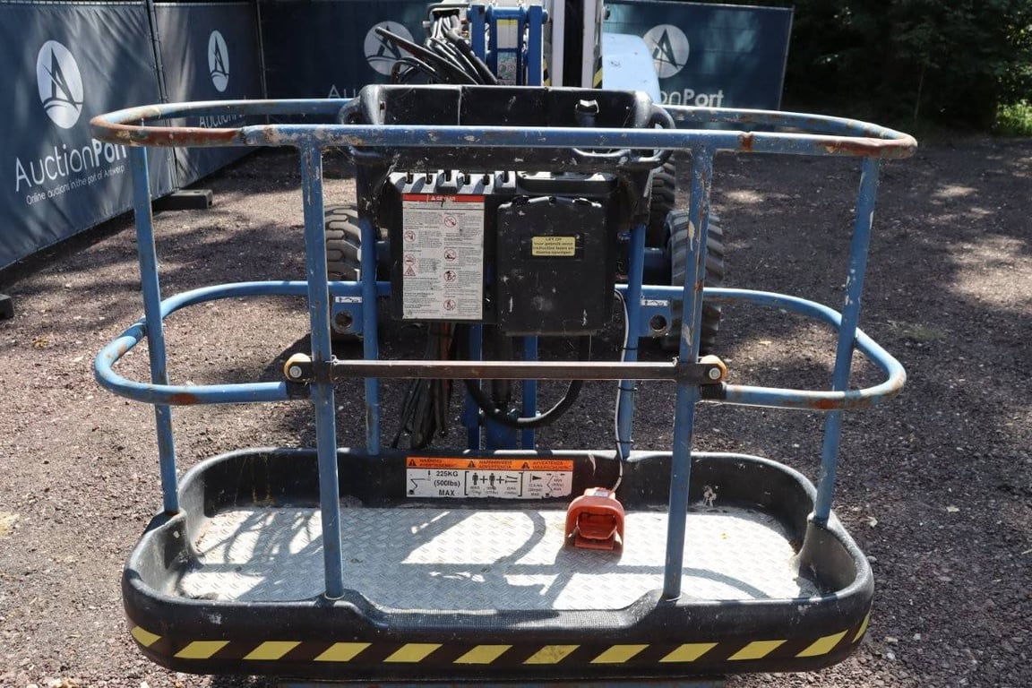 Articulating boom lift Niftylift HR21D 4x4 Diesel 20.8m 2010 2010 Niftylift HR21D 4x4 2010 1 image 12